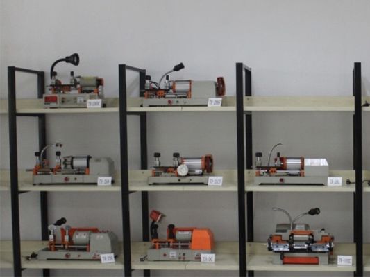 Τετάρτη 110V/220V/50Hz/60Hz Οριζόντια μηχανή κλειδιού για αντιγραφή κλειδιού